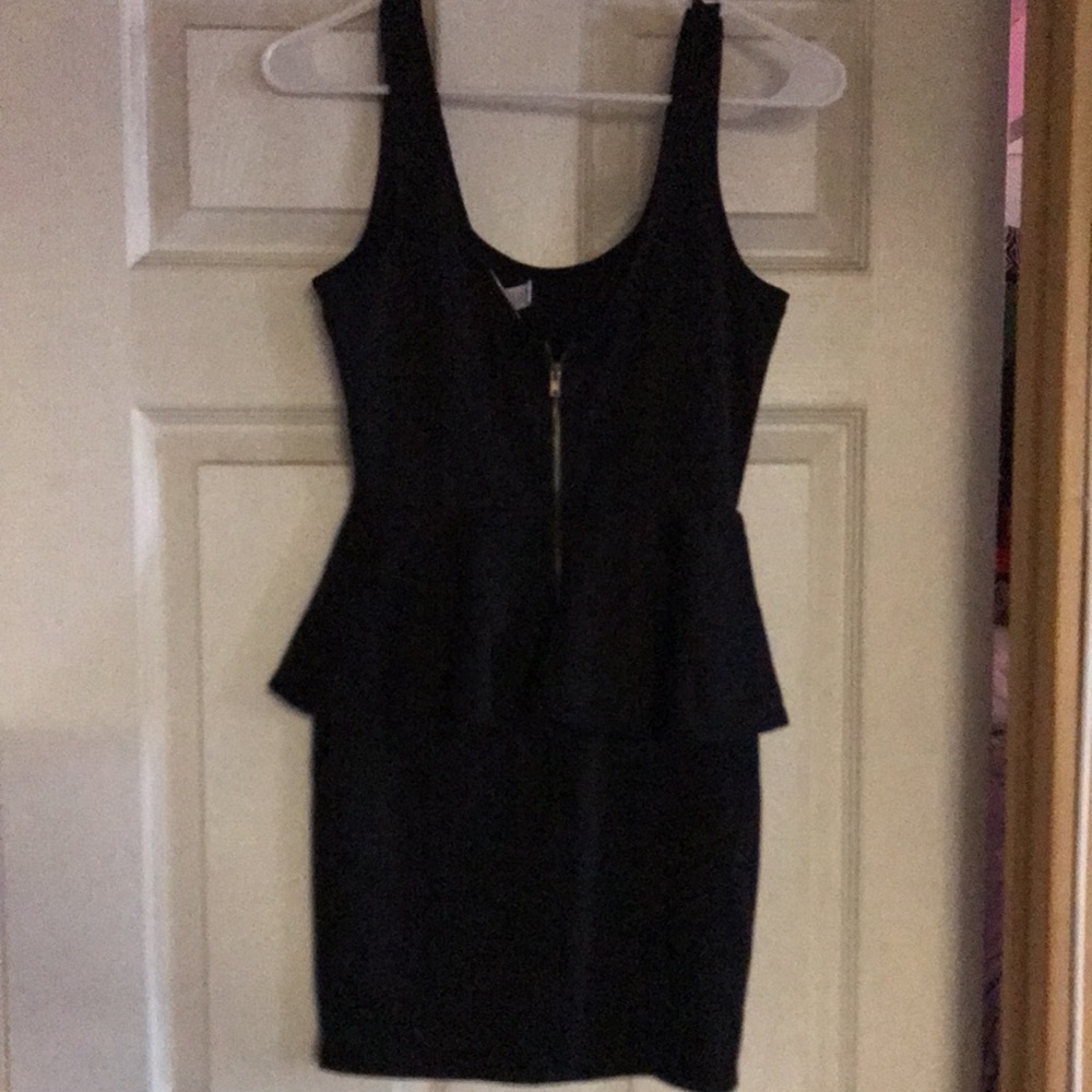 Semi formal dress - Picture 2 of 3